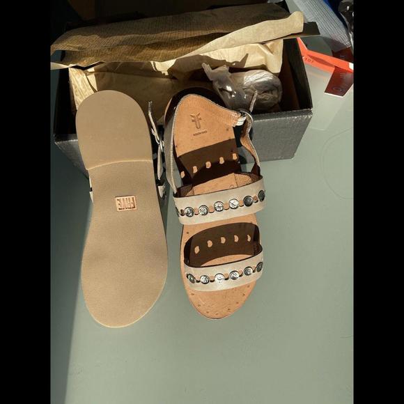 Frye Women's Ally 2 Band Hammered Stud Sling Leather Sandal, Size 9, Gray , New - Picture 5 of 5